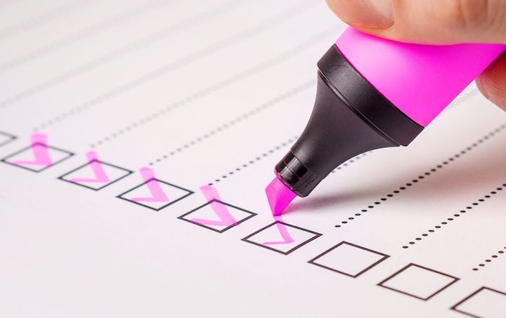 A checklist being marked with pink magenta color pen with nothing in the list.