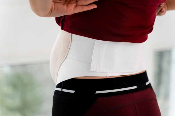 Abdominal support wear can help with managing rectus diastasis