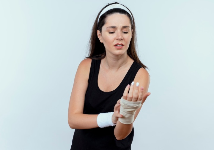 broken wrist pain treatment bandage cast