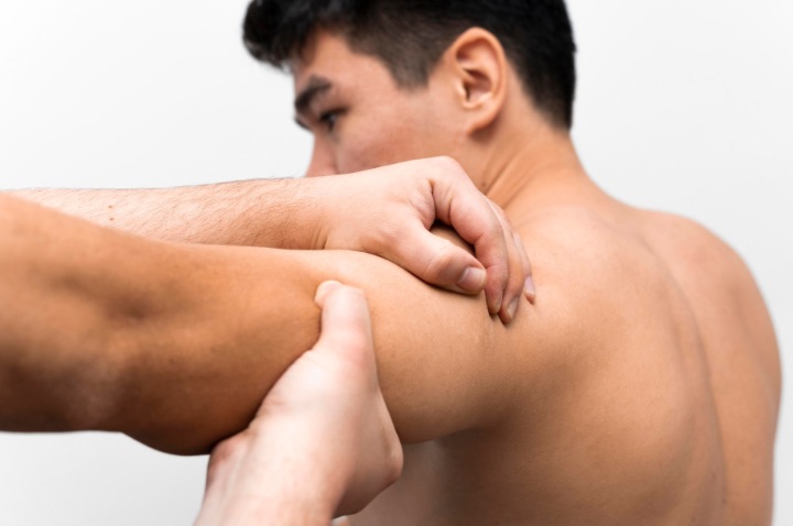 physical therapy can be used to help with frozen shoulder pain