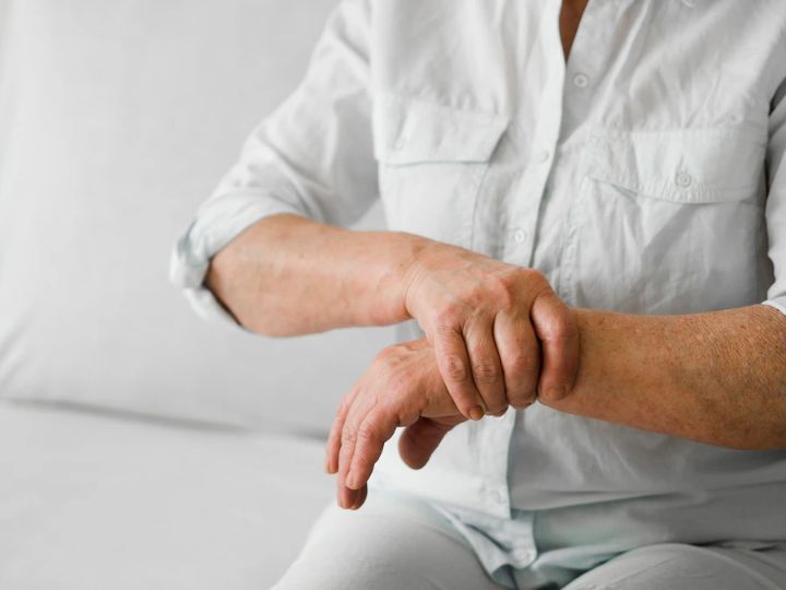 hand or wrist arthritis pain in the wrist